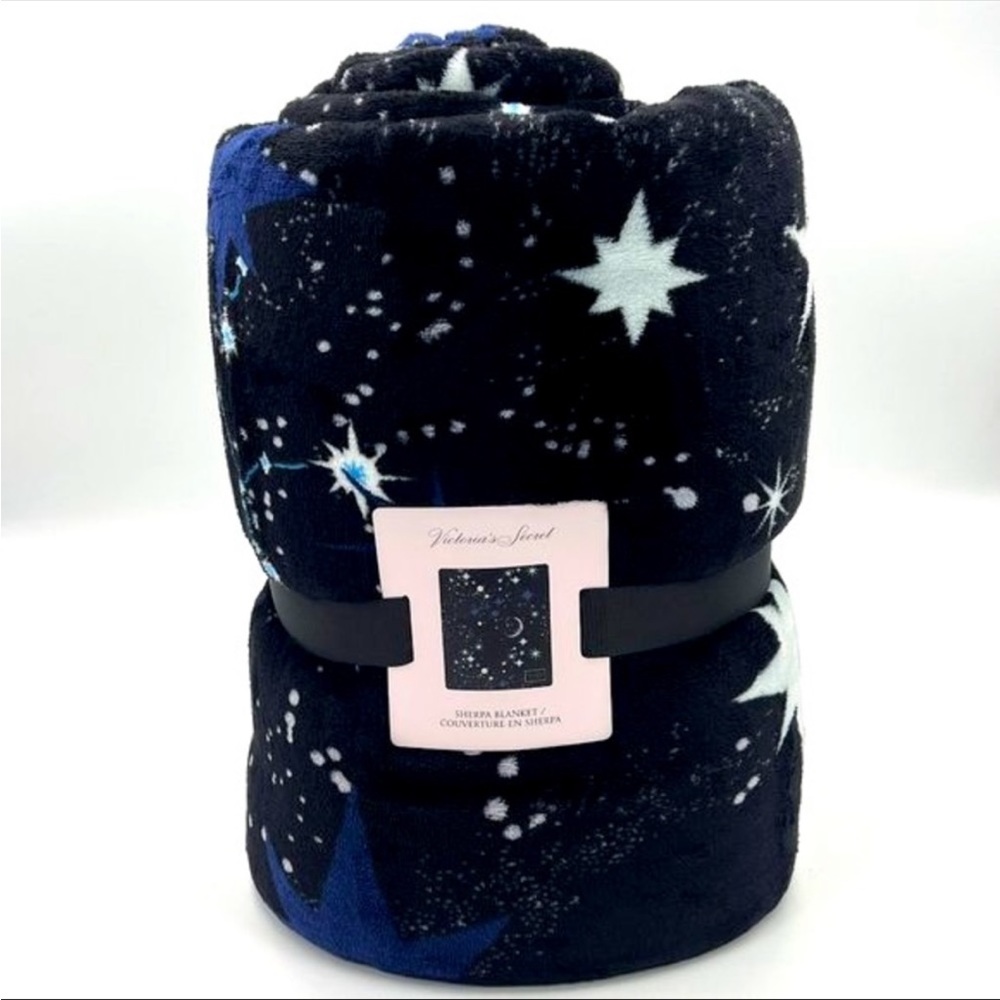 NWT Victoria’s Secret sherpa blanket